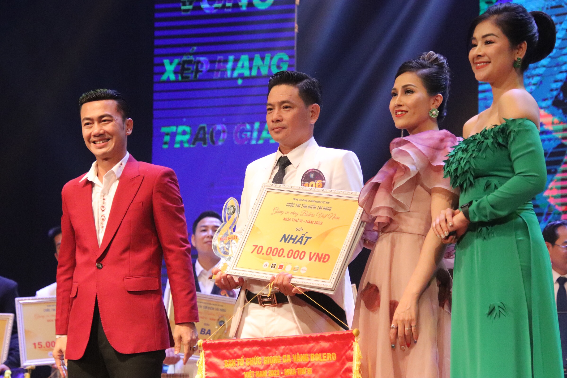 Nguyễn Nhật Minh “ẵm trọn” hai giải lớn trong Chung kết Giọng ca Vàng mùa 6