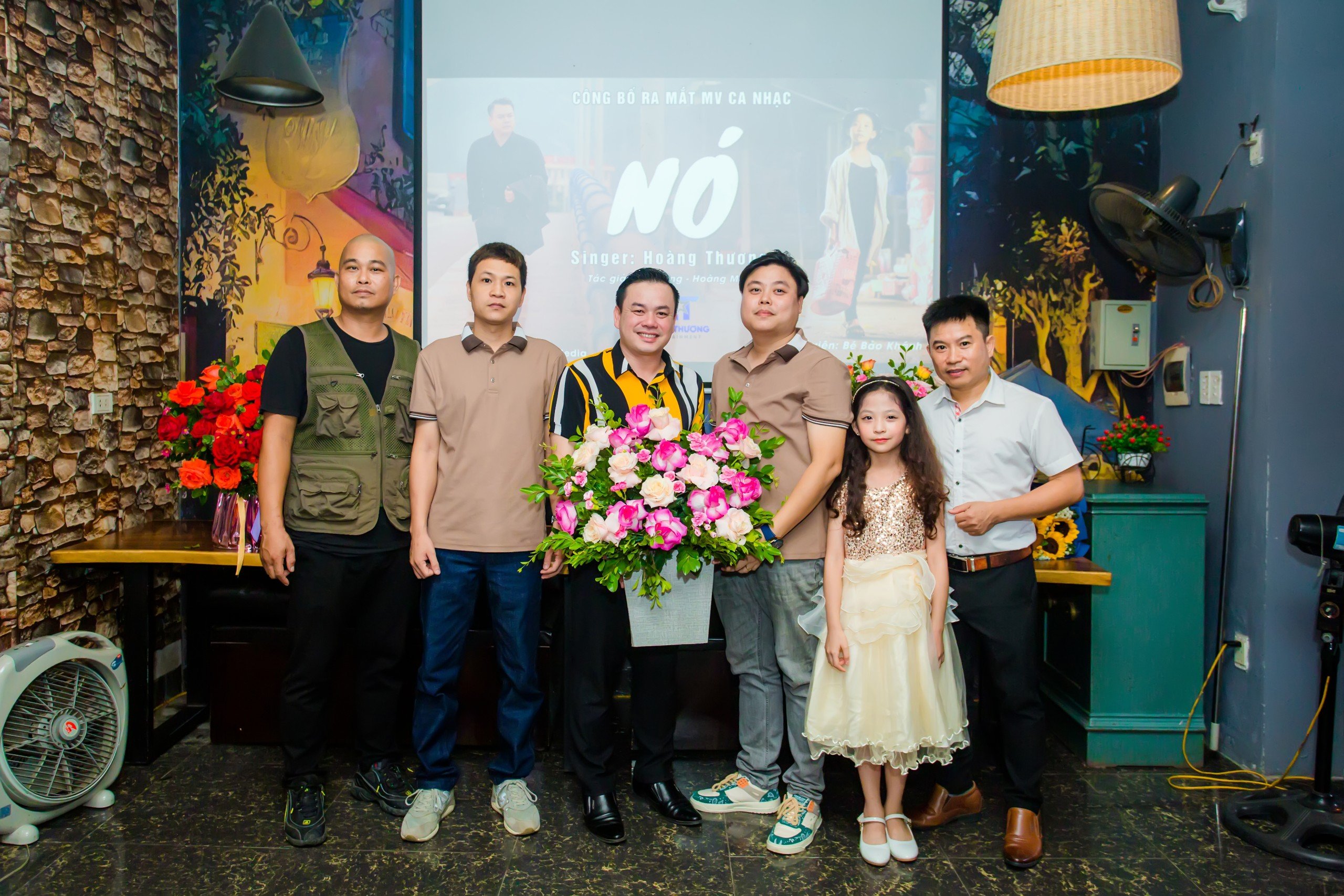 Ca sĩ Hoàng Thương lắng đọng cùng MV “Nó”