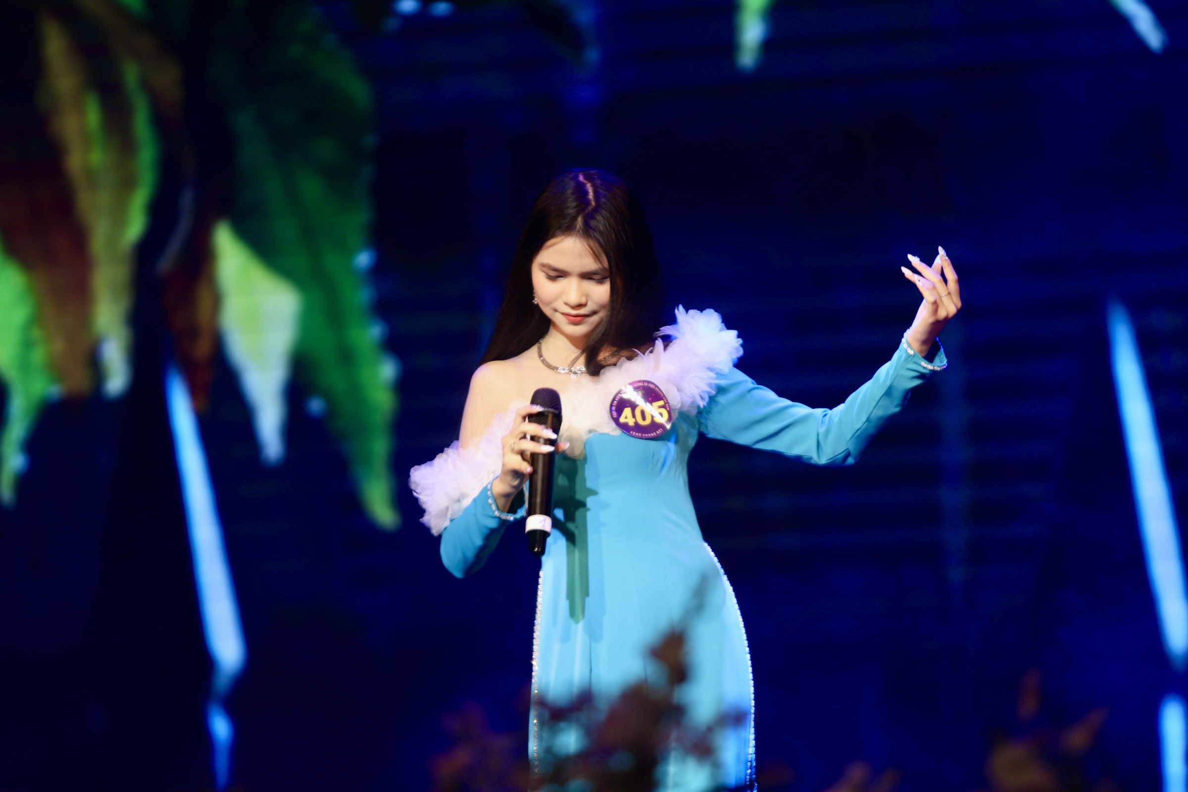 Nữ sinh 2k8 giành giải Triển Vọng tại cuộc thi Bolero Việt Nam