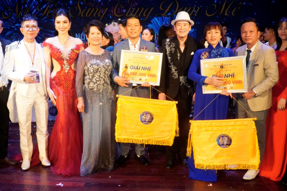 Chàng trai bán xi măng đến từ Đắk Lắk giành giải Nhì tại Giọng ca Vàng mùa 8