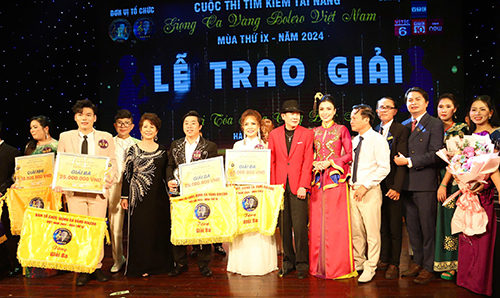 Giọng ca vàng Tiến Hoài: Từ âm thầm đến tỏa sáng