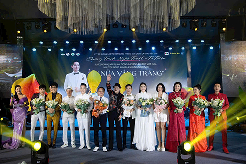 Nguyễn Ngọc Khánh thăng hoa trong liveshow “Ru nửa vầng trăng” đầy xúc cảm