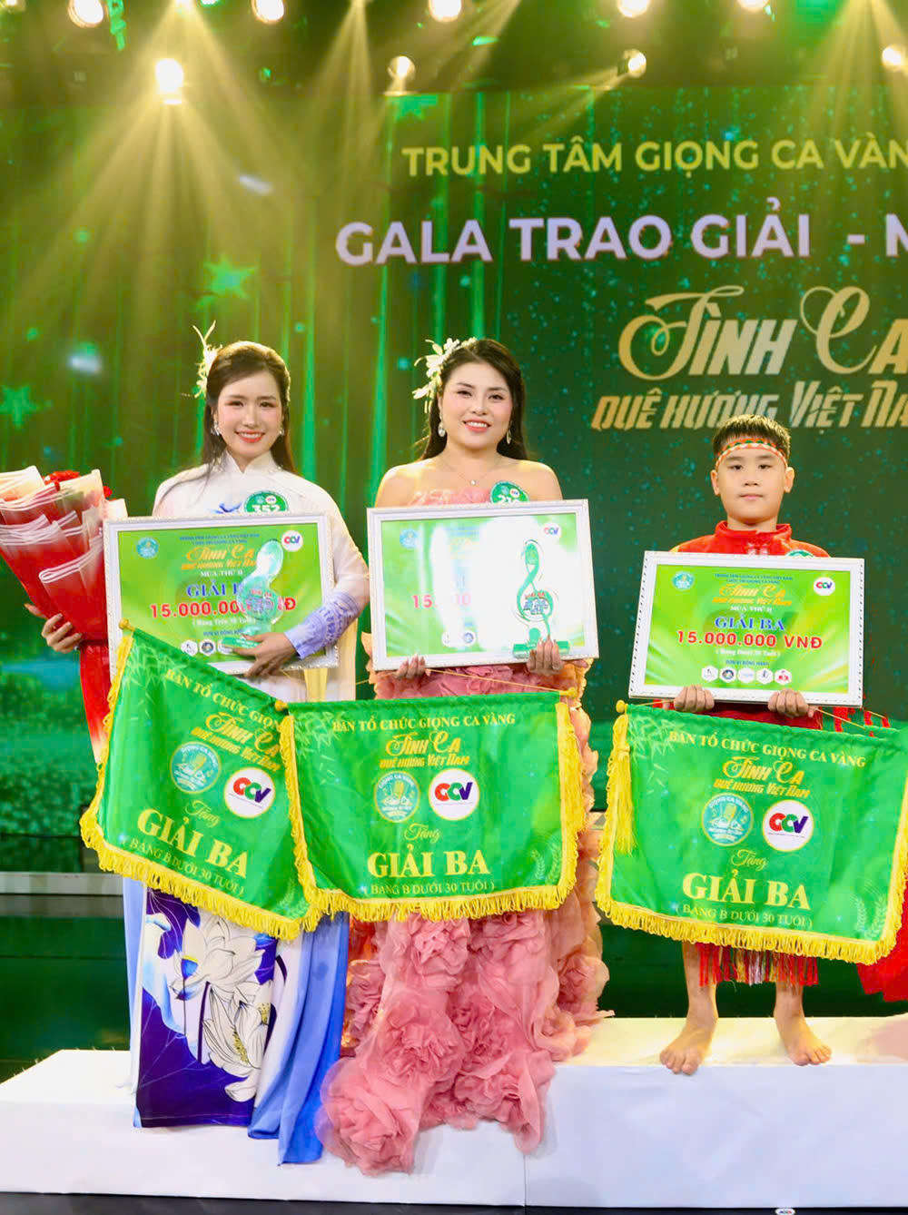 Những giọng ca trẻ viết tiếp tình yêu quê hương trên sân khấu Giọng ca vàng mùa II