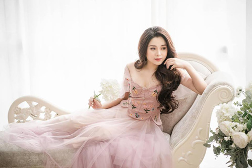 MC Diệu Linh đốt mắt người xem với loạt ảnh mới