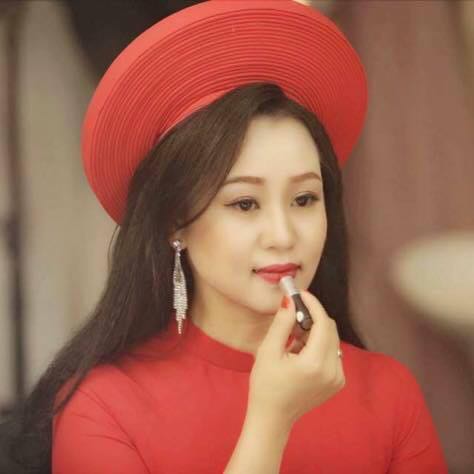 Giữa đỉnh cao sự nghiệp, ca sĩ Hương Ly quyết định... theo chồng bỏ cuộc chơi