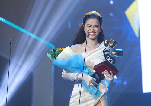 Đông Nhi đạt giải Nữ ca sĩ của năm 2019