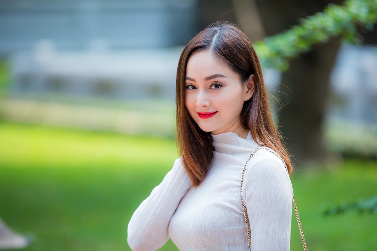 Lan Phương: Đại gia nhắn tin 'Anh cần tình, em cần tiền, mình cứ vui vẻ đi'
