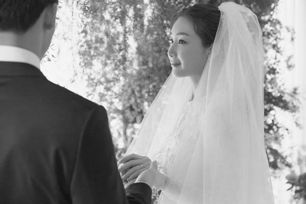 Choi Ji Woo đẹp xuất sắc trong bộ ảnh cưới