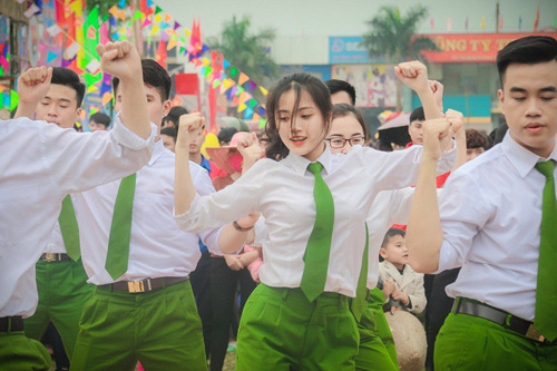 "Mê mẩn" hình ảnh nữ sinh trường cảnh sát xinh đẹp, thích bóng đá