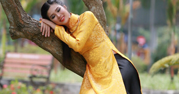 "Thổn thức" với đường cong mĩ miều của hoa khôi Kim Kha