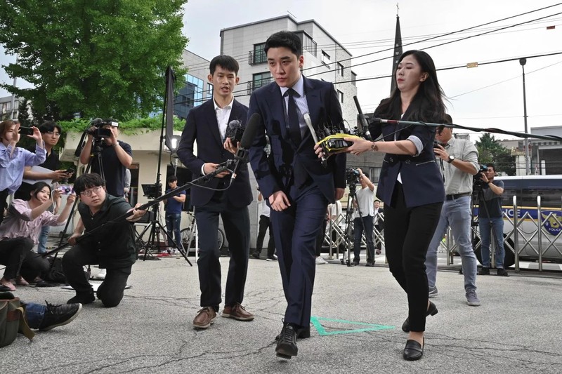 Cựu thành viên Big Bang Seungri nhập ngũ, sẽ bị xét xử ở tòa án binh