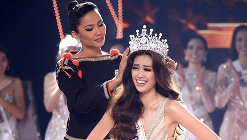 H’Hen Niê tư vấn Khánh Vân mang theo... xe đạp khi thi Miss Universe 2020