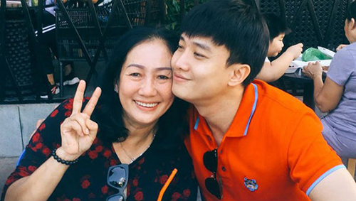 'Người tình tin đồn' của Midu tặng mẹ 3 tỷ đồng ngày 8/3