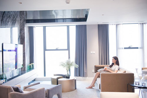 Hoa hậu Lương Thùy Linh bất ngờ 'khoe' penthouse 'tậu' ở tuổi 21